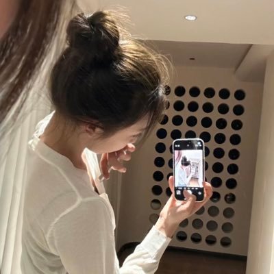 mihua1021's profile picture. 新手一枚，看看不一样的世界！有点反差，典型的天秤座双重性格，希望可以遇见灵魂契合的人。（不是做服务的，不卖东西，不收门槛）