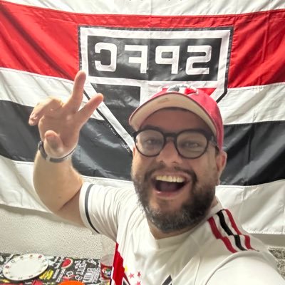 Amores inquestionáveis na minha vida, minha família e o @SaoPauloFC. Porque São Paulo é sentimento que jamais se acabará.