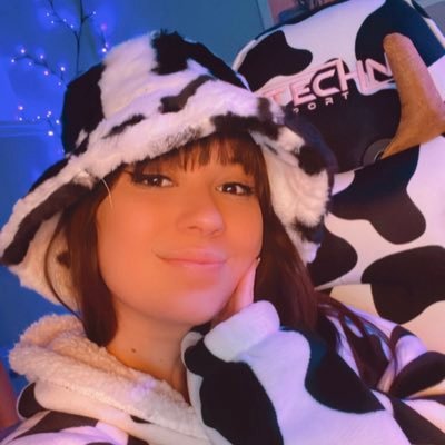 26 | 🇨🇦 | Cow Print Lover | Twitch Affiliate | Content Creator | 📧 businessbakeandcake@gmail.com for inquiries