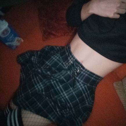 18 | Femboy | Bi | Dms open | In desperate need of a Goth Mommy