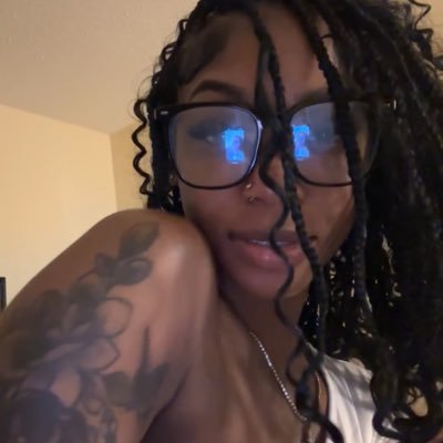 lashaesoniyaa's profile picture. btch i get happy when i count blue hunnnaass