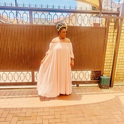 A sister👯‍♀️, lover💜, friend 👠👛, cooker, Bcom law👩🏾‍⚖️⚖️ women, advocate⚖️💛to u, sangoma & prophet 👑👠, extrovert, venda and sotho queen 👑