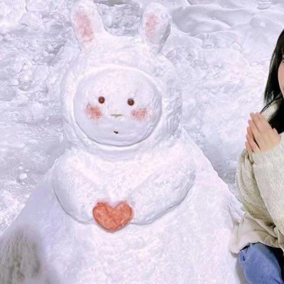 YakeWenny's profile picture. 