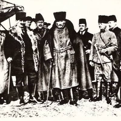 🗝️🇹🇷11 Savaş 24 Madalya 7 Nişan 5 Savaş Yarası ile Yenilmez Savaş Prensi Dâhi Gazi Mustafa Kemal Atatürk🇹🇷🗝️

🗝️Göklerden gelenler🧤