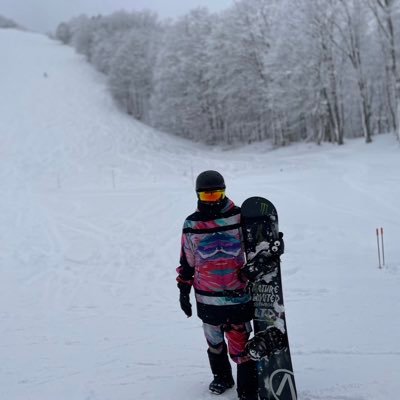 スノボ🏂/送球🤾‍♂️/スニーカー👟/野球観戦⚾️/04(05)限界社会人/一応カービング勢🙋‍♀️/20-24season/ランクルシリーズ買いたいな🥺/カービング用の板欲しい、スノボ一緒に滑る友達欲しい🥺/👗 @marqleen