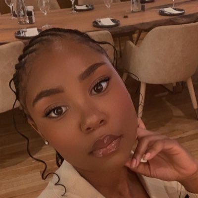 Pretty gal.              IG: buhle_tess