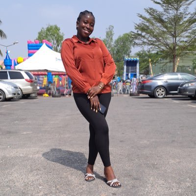 Mo_opeyemi's profile picture. A dark skinned girl 😍    Proudly a biochemist 🥼🧪