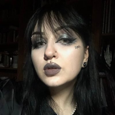 artist. english and french literature/new media student and admirer. horror, audio-dramas, queerness, religion, Celtic studies, RPGs. ENG: they/she, PL: ona