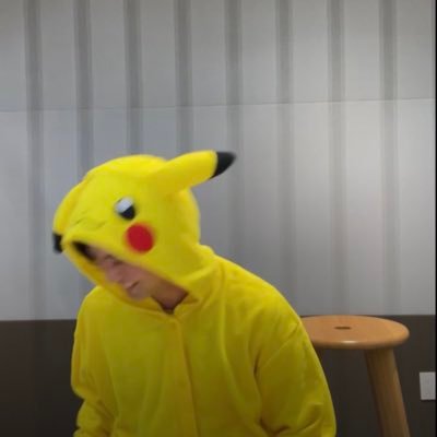 R75905318's profile picture. Aぇ!group /👖🎸💙✌︎