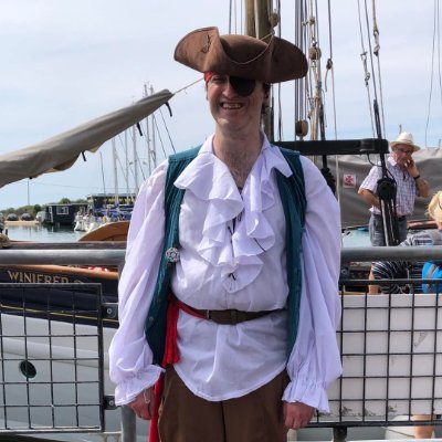 Likes :   Dressing up as a #pirate 🏴‍☠️at events and playing @SeaOfThieves. Like seeing costumes, something funny, etc in media.