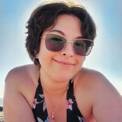 Feminista y neuroqueer, administradora pública, vicepresidenta ACAP, militante del FA
