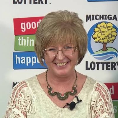 A Lottery Of $310.5 million And I Am Giving $10,000 Out For Christmas and the veteran thanksgiving To The first 300 follower just dm Julie Leach I FOLLOWED