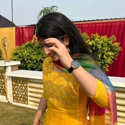 सीख रही हूँ।
Software Engineer, a social worker, public speaker and an occassional writer.