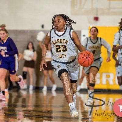 Y2_st3vi's profile picture. 5’6 pg /SG🌟