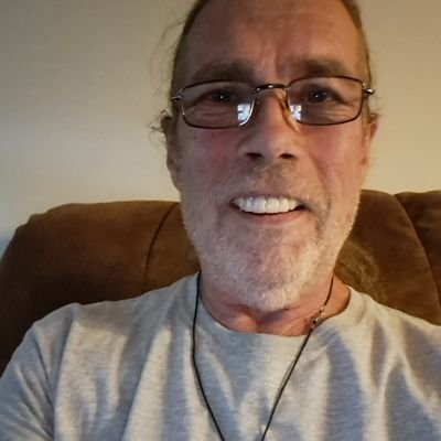 love outdoors and taking pictures and want a woman to share my life with