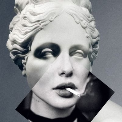 Autodidacta, reflexiva, intento aprender de todo y de todos.
Con la cabeza en el cielo, y los pies en la tierra.
Folclórica, coplera y flamencólica.