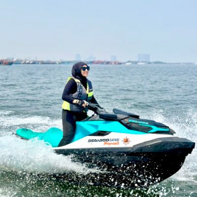 septi42's profile picture. i'm not alone , اَللّهَ swt is always with me .. (⌒.⌒)