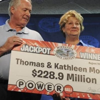 Winner of latest powerball jackpot of $228 million. Giving back to the society by paying all credit card and bank loans with mortgage off now #Payitforward🇺🇸