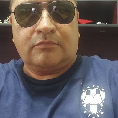 Soy alegre,muy sencillo y me encanta vivir siempre como sifuera mi ultimo dia y fiel seguidor de mis rayados y 49ers