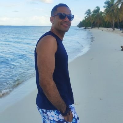 arqdonnyenrique's profile picture. ARQUITECTO
Más allá, Mordor. Más acá, Neverland.
ULA (2001) UCV (2016) 
City's Lover 🏙️ Cine 🎦
Flâneur - Federista