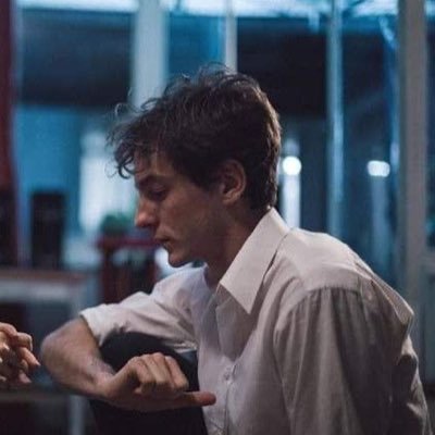 shnindy's profile picture. dos boludas opinando