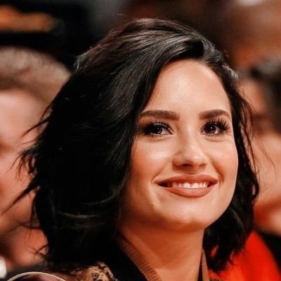 🧡🩶🩷 

• Escritora de Fanfic e de alguns textos 

• 12.08.2023 - Dia Que Dallas Lovato me negou um pedaço de Bolo em Live

• trabalhando para lançar um livro