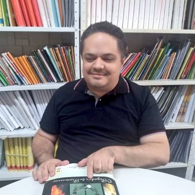 AzevedoAlisson's profile picture. Bacharel em direito; mestre em geografia, com foco em literatura; servidor da Justiça Eleitoral; corredor e contador de histórias.