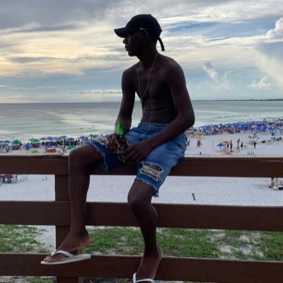 Posso chegar a qualquer lugar , mais jamais vou esquecer de onde eu vim , seja fiel no pouco que Deus honra no muito 🙏♥️🚀