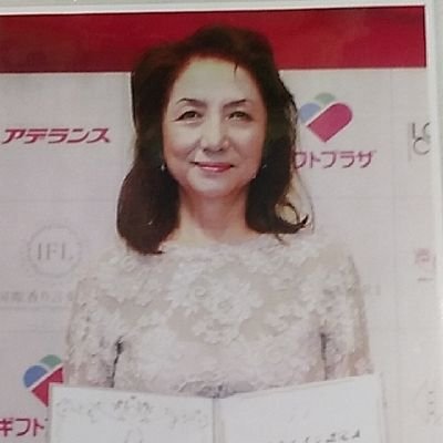 政治家の石原慎太郎氏の秘書
TBSにて日本初のニュースキャスターとなる。
1995年 聖徳大学人文学部女性キャリア学科他教授に就任。30年に渡り女性起業家を育成する。
2015年 ミスパリビューティー専門学校校長に就任。
2020年 プラチナエイジスト賞「女性活躍」受賞。
現在は、fuie stuTokyoの館長