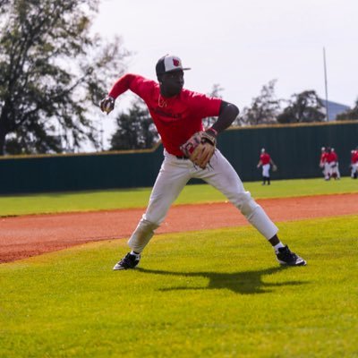 6’1 195 INF/OF Uncommitted JUCO Sophomore looking for a 4 year opportunities @cardinalsmac 3.8 gpa 647-406-4694