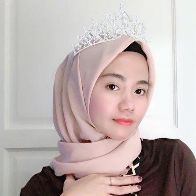 FitriaBilson's profile picture. .. Akuu bagaikan kuning telur yg blm mateng 🐣 yang perlu di rawat en dijaga dengan baik :))