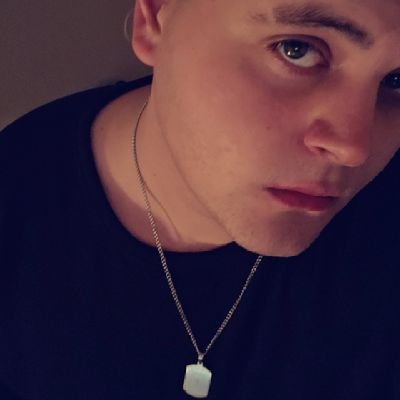 Streamer, 6'3 ft. Come kick it with me.