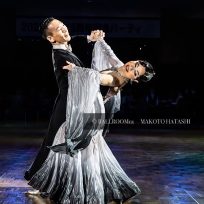 ballroom dancer/社交ダンス講師 EJBDF プロ スタンダードB級 ラテンC級/司会 ナレーター/資格→博物館学芸員 日本語教師. お問い合わせDMで是非❣️.