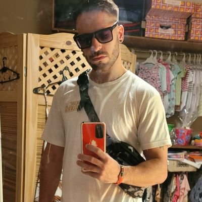 Estoy improvisando...
Por Colón estoy re loco ♥️🖤