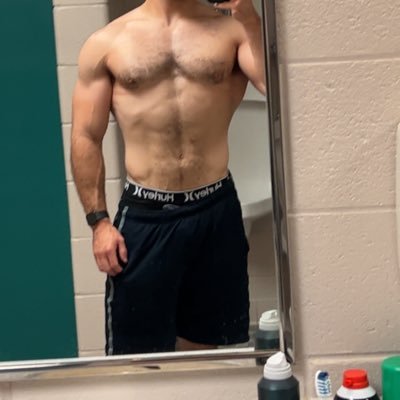 San Diego muscle vers. looking for people to make content with, going to be starting an OF soon