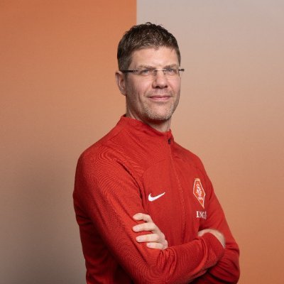 Medewerker voetbalontwikkeling KNVB Zeeland/West Brabant, trotse vader, likes gezelligheid, een goed boek, racefietsen&MTB. Twittert op persoonlijke titel