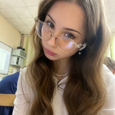 emiliaaapar's profile picture. little jellyfish fr