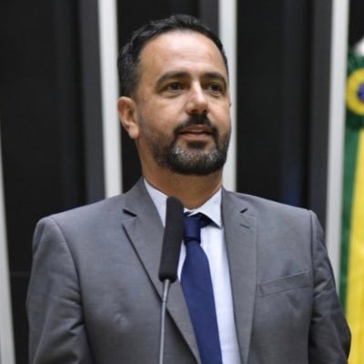 Deputado federal, ex-prefeito de Mariana - MG, advogado, gestor público e mestre em gestão ambiental