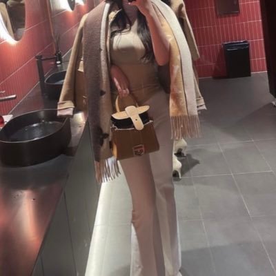 manann324476's profile picture. 