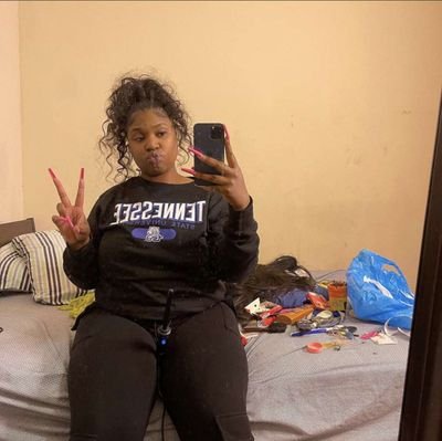 Available for meetup Drop box Facetime Hmu lets get nasty🥰🍆🍑 😭