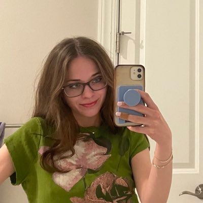 summyw2's profile picture. she/her