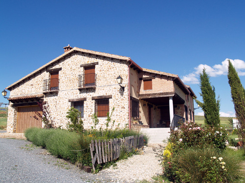 Desde 2007 ofrecemos nuestra casa para el Turismo Rural, por su emplazamiento podréis conocer el corazón de la provincia de Salamanca
