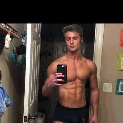 I am a bi male looking to make friends and have fun my snap is jonathanm236496