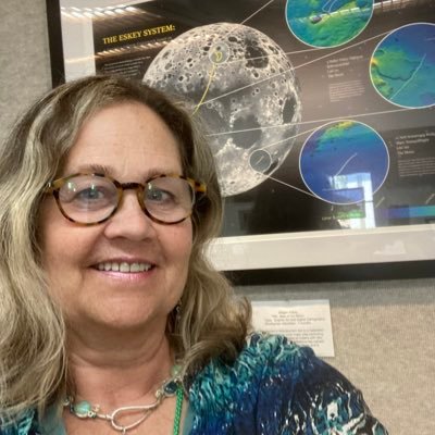 meganesque's profile picture. Founder of Reloquence