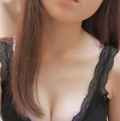 28さい/160cm/Fcup/ショップ店員/一緒にお泊りとかしたい/フォローしてくれたらDMしますね😘