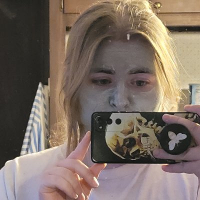 MirandaNikole16's profile picture. hello my fellow prisoners
of the patriarchy 🦋