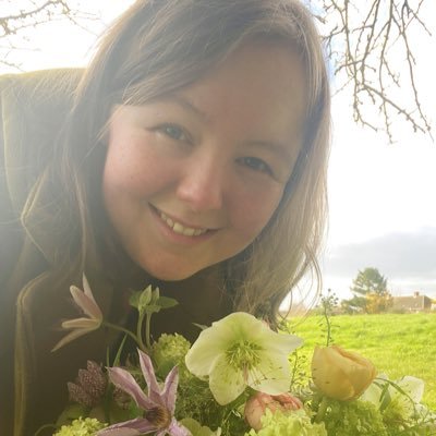 she/her, maker of flowery magic
