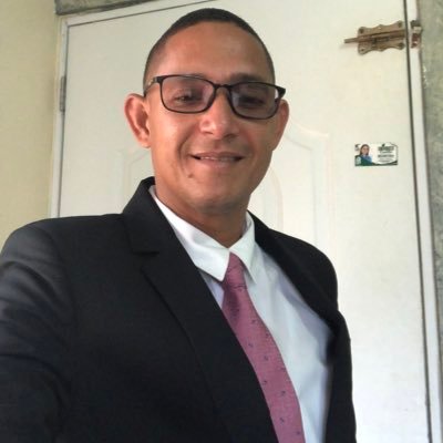 Lic. En Educación Mención Matemáticas. Padre de tres hijos hermosos. Dios es mi guía. Comprometido con una educacion de calidad.