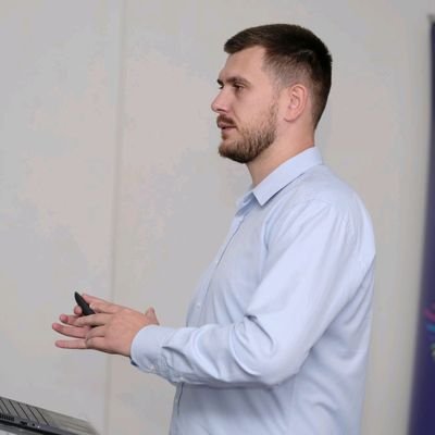 💻Software Engineer & Architect
Cloud Solutions expert
🎙️Public Speaker
🎒Team leader