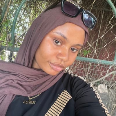 Digital Creator🫶 Your favorite muslim girl 😊💫Microbiologist🔬🦠⚡️Manchester United ❤️ Chica Ambiciosa💷Photographer 📸
